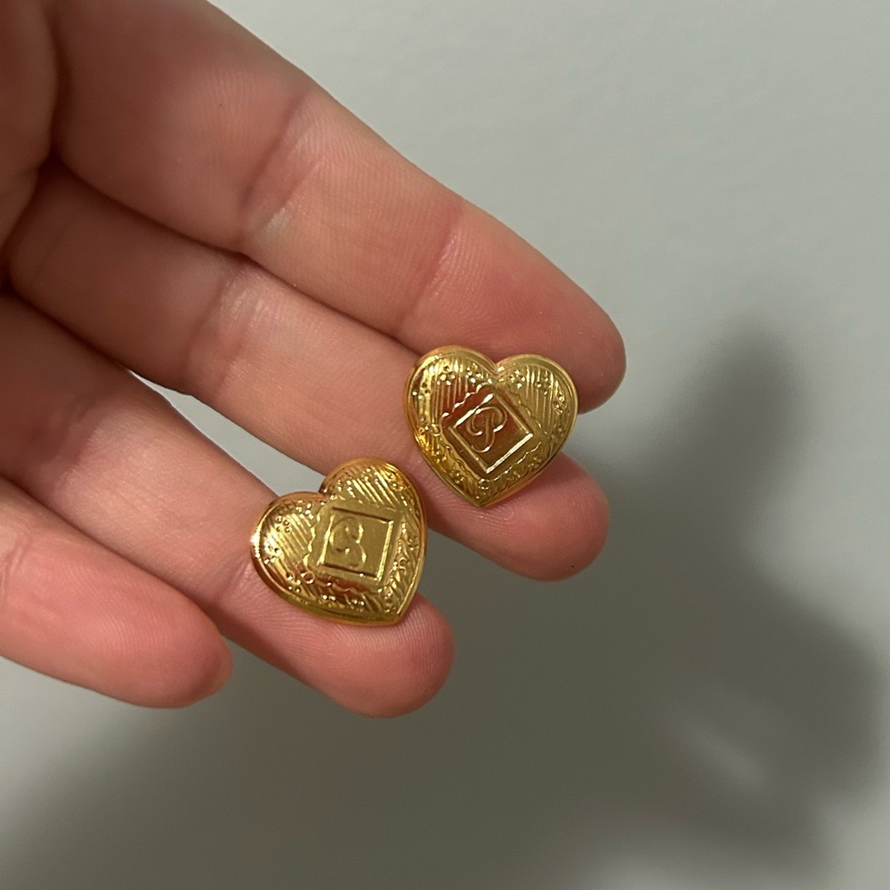 Vintage Avon Gold Toned “P” Initial Heart Studd Earrings